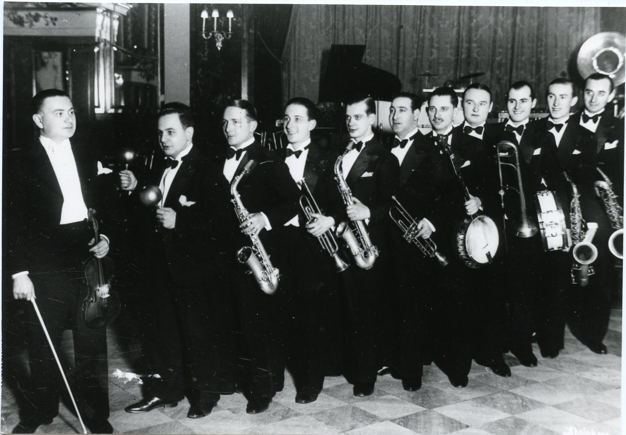 Tony Morello im Efim Schachmeister Tanz-Orchester 1931-1932